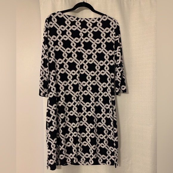 Beautiful black and white dress by Banana Republic.size M - Picture 2 of 3